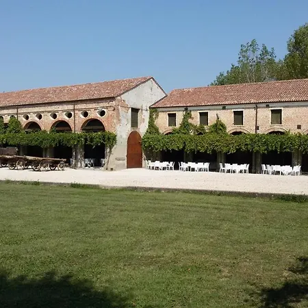 Bed & Breakfast Tenuta Le Risare 4*