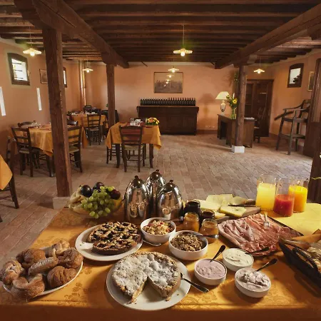 Alojamento de Acomodação e Pequeno-almoço Tenuta Le Risare 4*