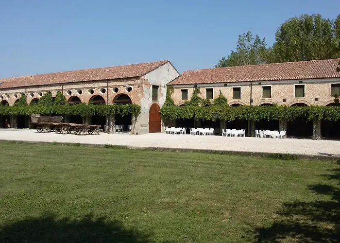 Bed & Breakfast Tenuta Le Risare 4*