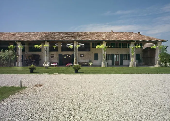 Bed & Breakfast Tenuta Le Risare 4*