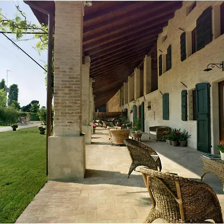 Bed & Breakfast Tenuta Le Risare 4*