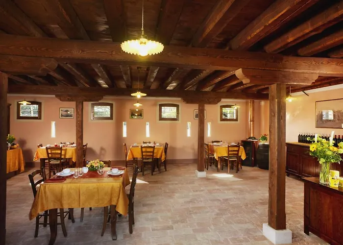 فندق مبيت وإفطار Tenuta Le Risare 4*